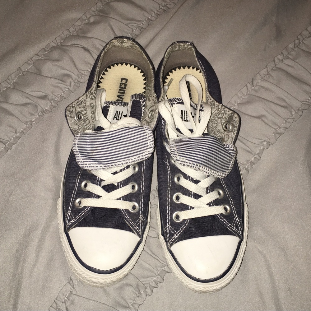 Navy blue converse